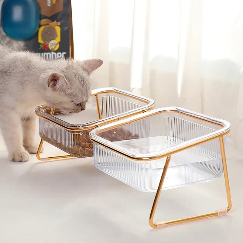 Gamelle surélevée pour chat : est-ce vraiment utile ?